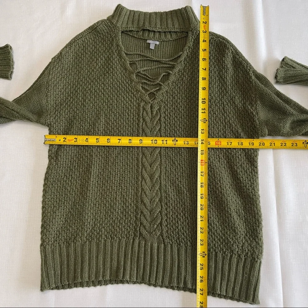 CHARLOTTE RUSSE cut out KNIT cable sweater OPEN V-Neck long sleeves Moss green M - Picture 3 of 6